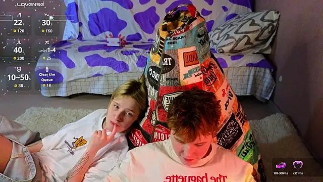 two_gerls_here webcam