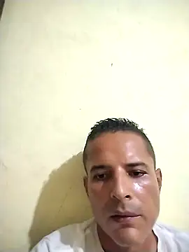 Alvarito_25 webcam