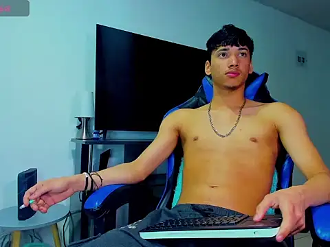 Lyam_Russo webcam
