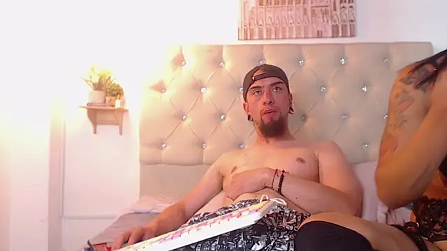 Rommen_N_Zoe webcam