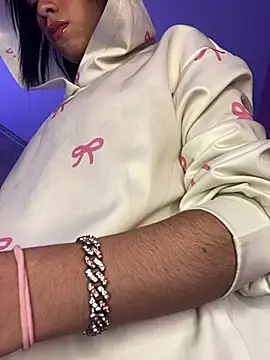 Alahia_pink_ webcam