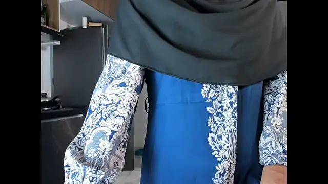 adila_anich webcam