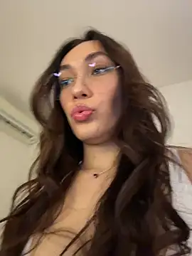 Webcam Model (MichelleFerry_) is live