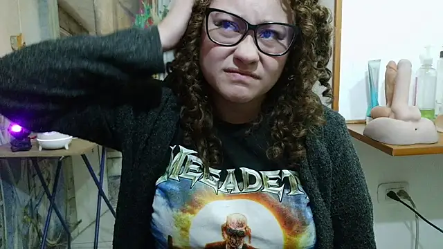curly_greeneyed webcam