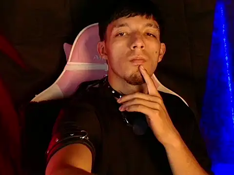 dark_men1 webcam
