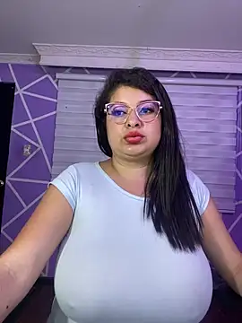 MiiaaJoness webcam