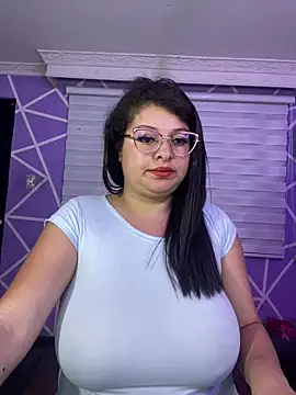 MiiaaJoness webcam