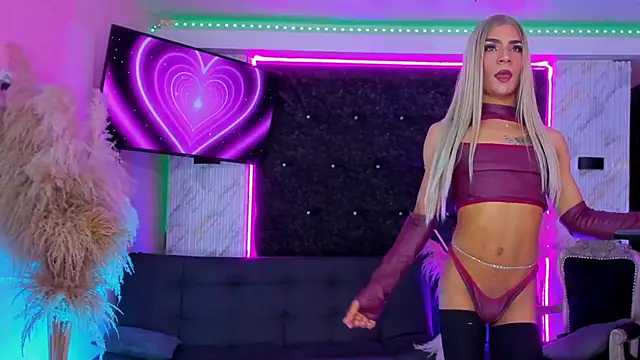 Queens_Wonders_Blonders webcam