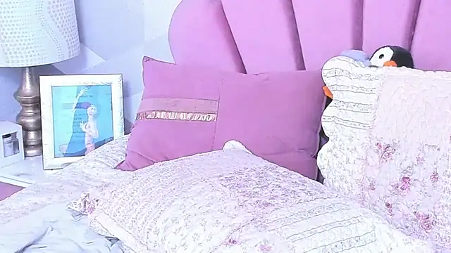 KylieMonnett live sex cam