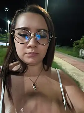maleja_smmith (Ask my age) - I show my tits to the trucks