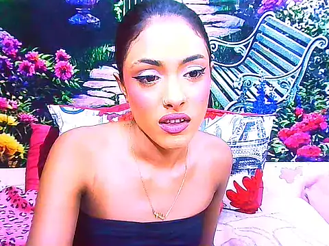 IndianPretty14u2Luv webcam