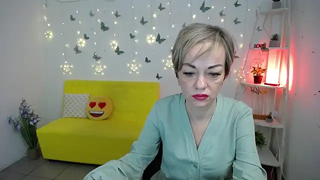 NikaMayu webcam