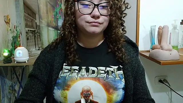 curly_greeneyed webcam