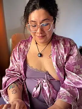 CurlyMilf_Vannexxxa webcam