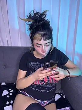 baby_akuma webcam