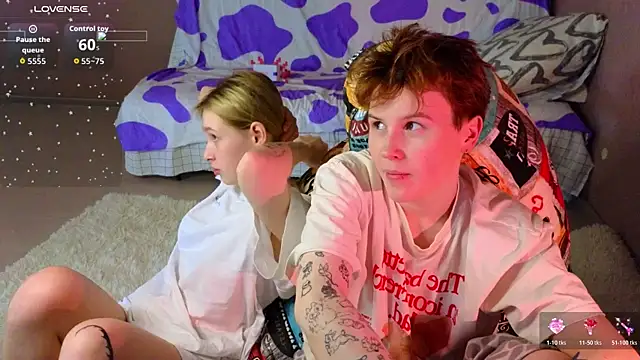 two_gerls_here webcam