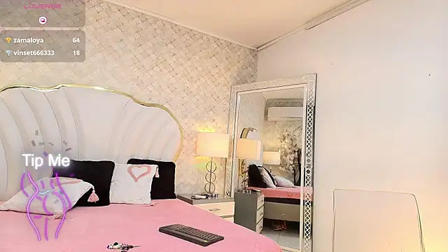 YazminJenner webcam