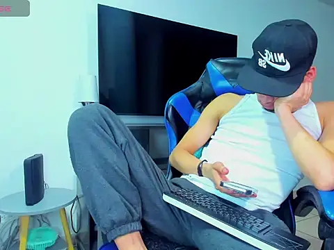 Lyam_Russo webcam