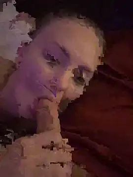 LuvLaceyXXO webcam