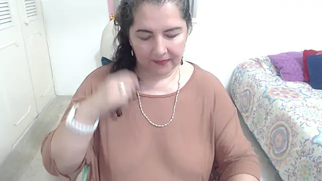 leonela_69 webcam