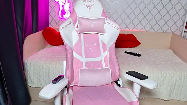 Curious_Lily webcam