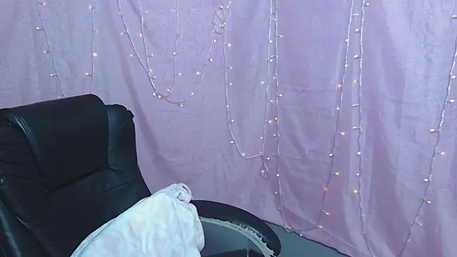 MilaLoona webcam
