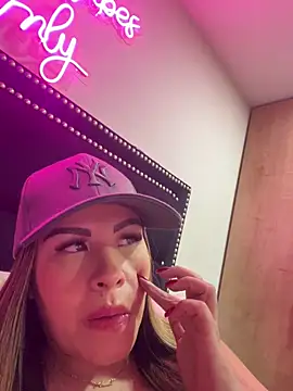 Webcam Model (sexyyykloee)  is live.Free join now!