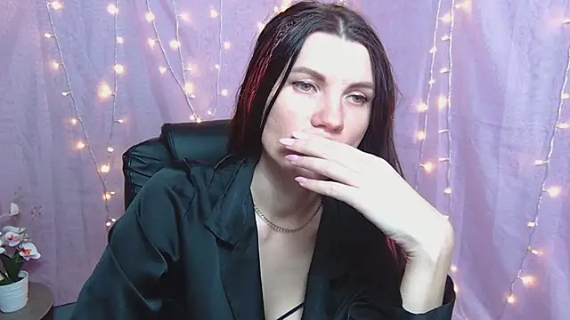 MilaLoona webcam