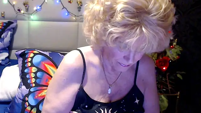 HappyWomanOn webcam