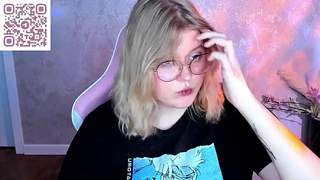 luna_c0ra webcam