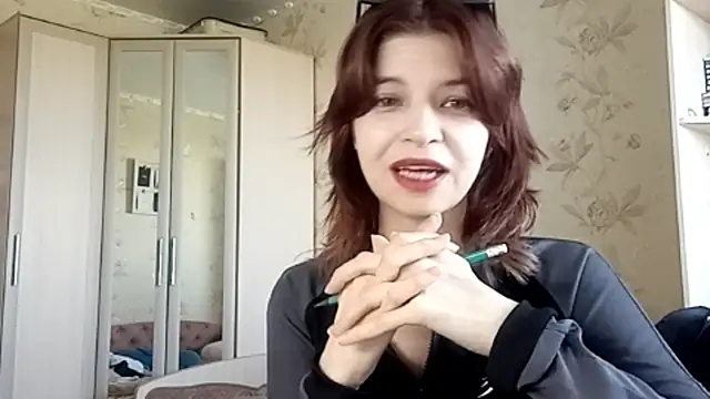 LowkeyIndigo webcam
