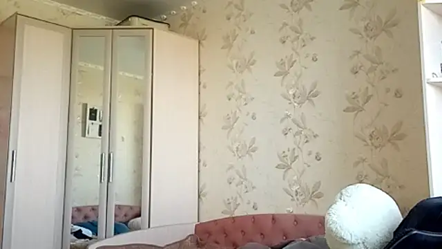 LowkeyIndigo webcam