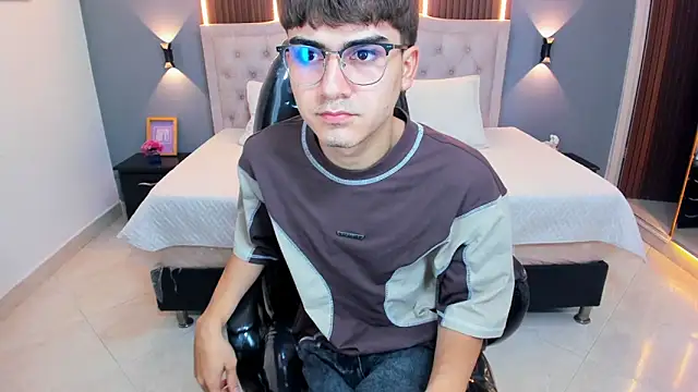 Tommy18__ webcam