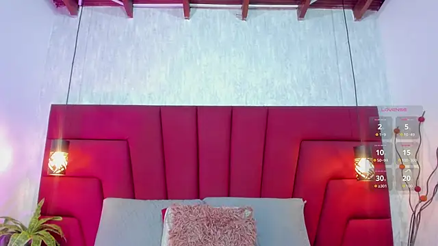 Maya_curvy webcam