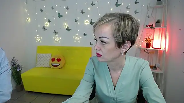 NikaMayu webcam
