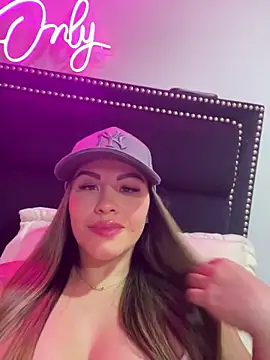 sexyyykloee (F milf) - Tits out + deep troath very sloppy