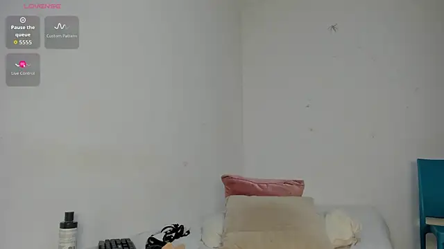 maya_graham (F teen) - Inserting two fingers / toy