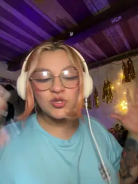 Sophia_Weest99 webcam