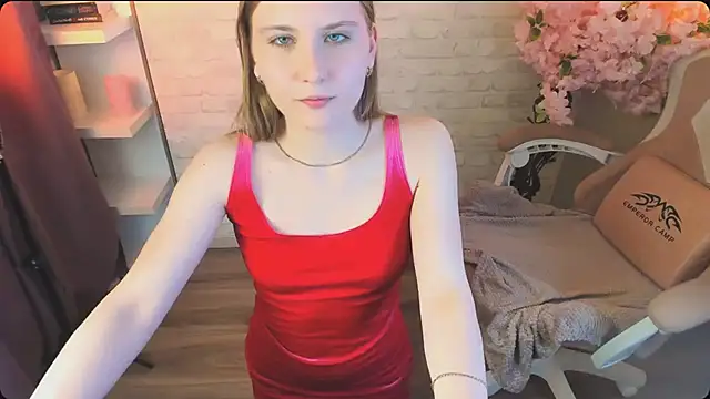 caroline_desire_ (F teen) - help me to buy new toys