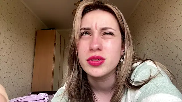 springsummers (F teen) - Show my legs