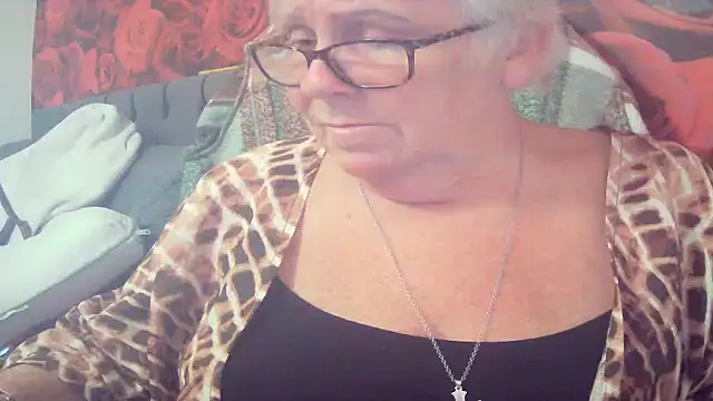 playful_milf_demi - Playful_MILF_Demi's free webcam - UK Sex Cams