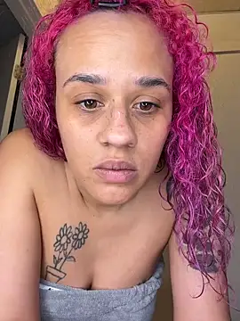 Webcam Model (VelvetVixen_735)  is live.Free join now!