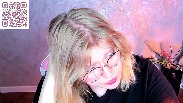 luna_c0ra webcam