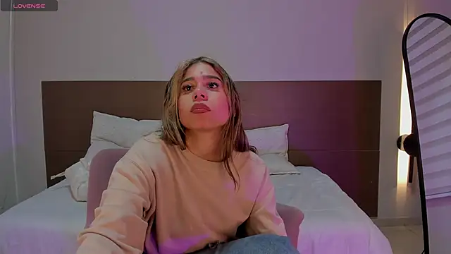 Rachell_criss webcam