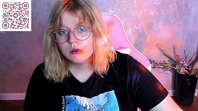 luna_c0ra webcam