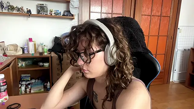 PillowPeachX webcam