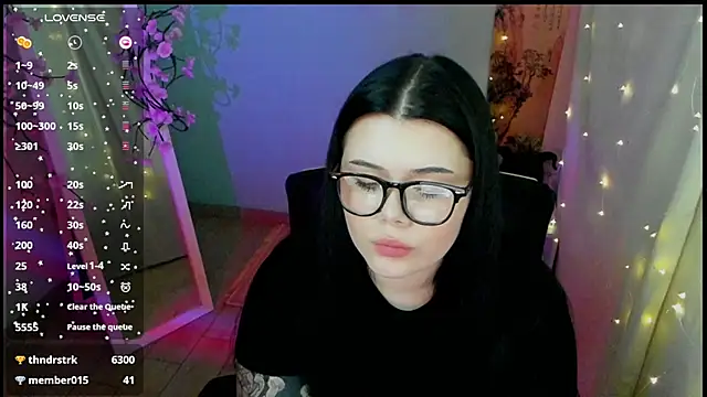 Mona_Esty webcam