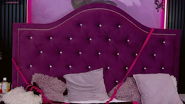 MegaBoobsDeee webcam