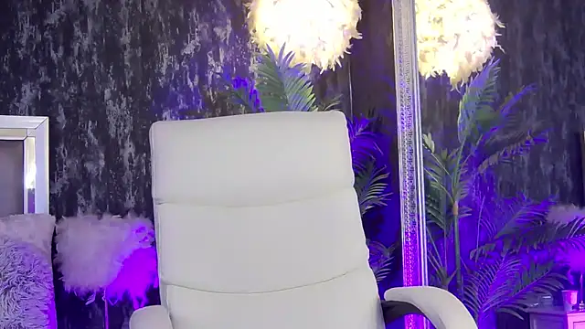PlayfulElla webcam