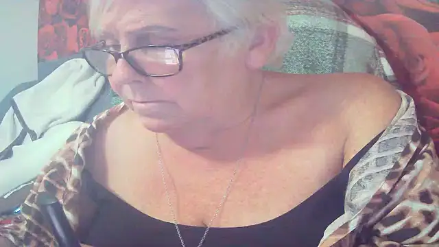 Playful_MILF_Demi webcam
